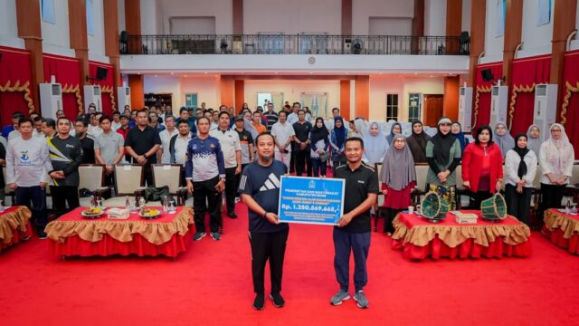 Gubernur Sulsel Terima Bantuan Kemanusiaan Rp1,2 Miliar dari Pemkab Bone